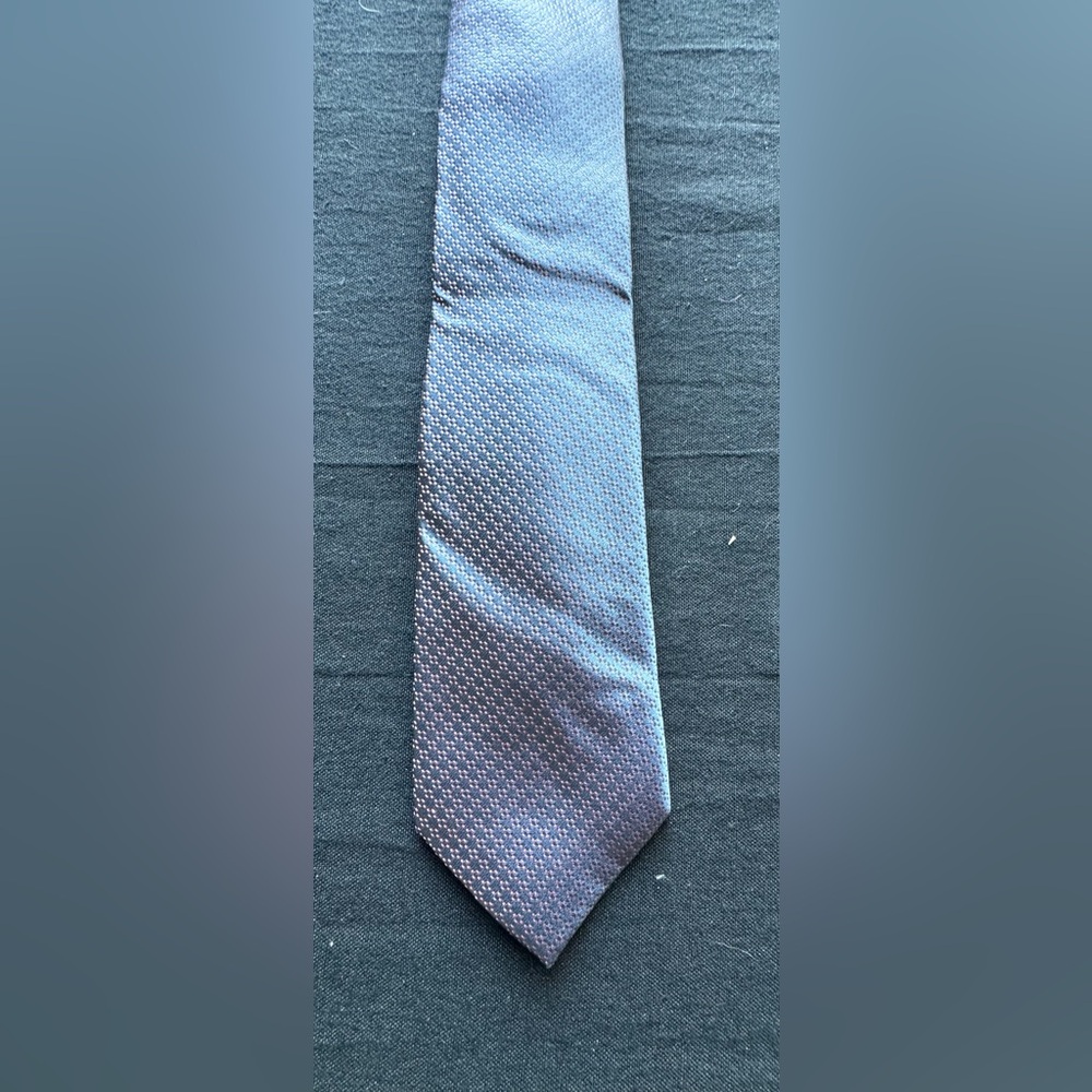 Michael Kors Men’s Pink and Purple Iridescent Tie - Picture 2 of 4